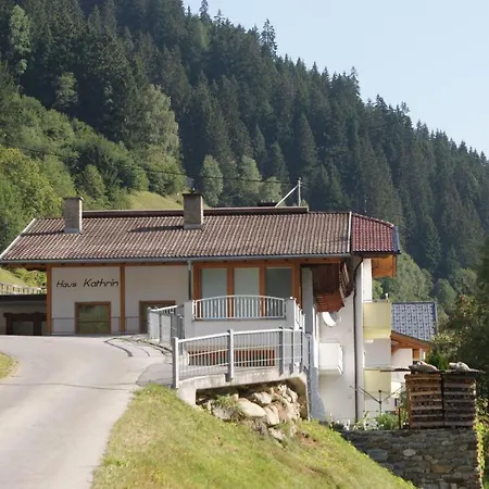 Apart Nicole Daire *