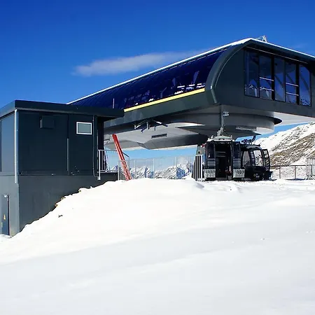 Apart Nicole Daire See